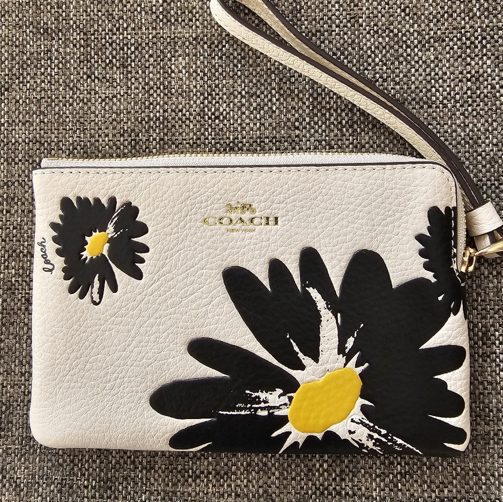 NWT COACH FLORAL CHALK LEATHER CORNER ZIP WRISTLET